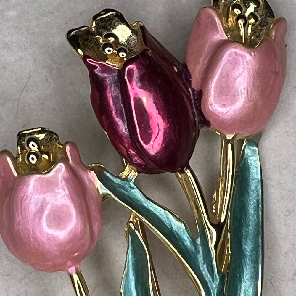 Lot of three vintage flower brooches, gold & enamel, great for Valentine’s Day! - Picture 6 of 17